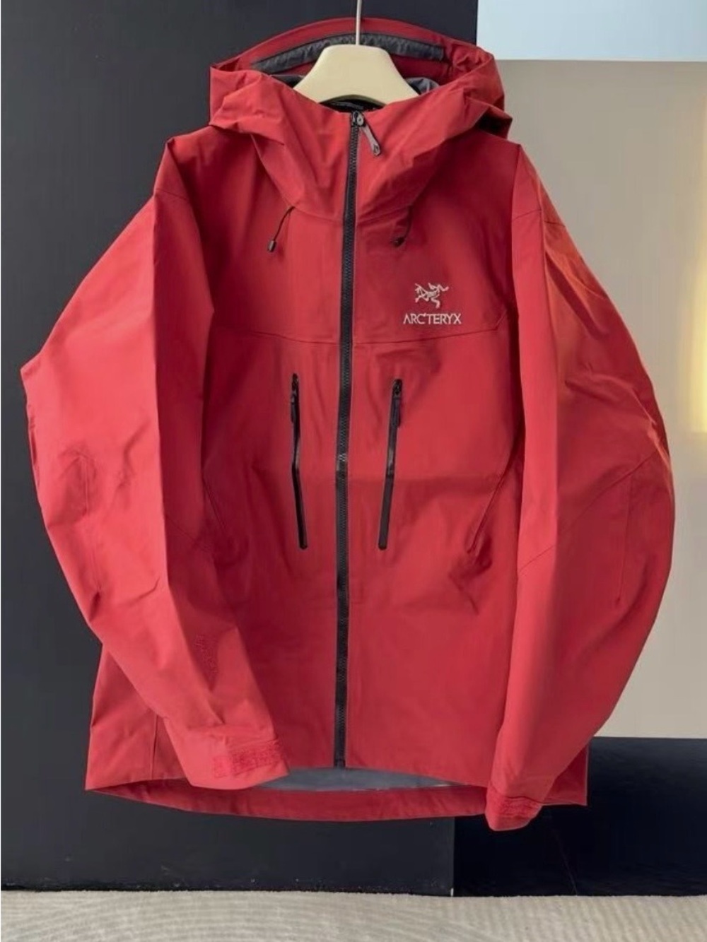Arc'teryx Men’s Red alpha sv goretex pro Jacket